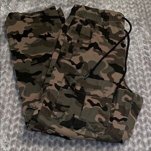 Rue21 Camouflage‎ Cargo Jogger Straight Leg Pants. Size Large. Elastic Waste